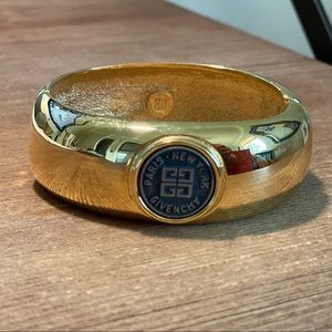 Givency Gold played bracelet